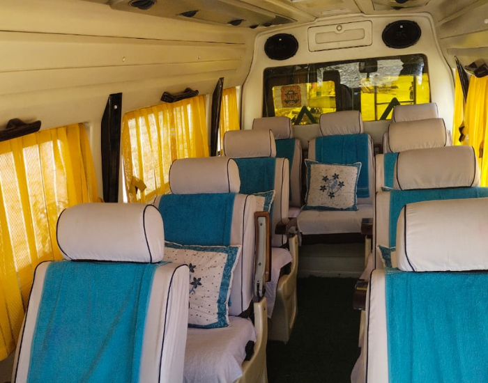 13 seater tempo traveller