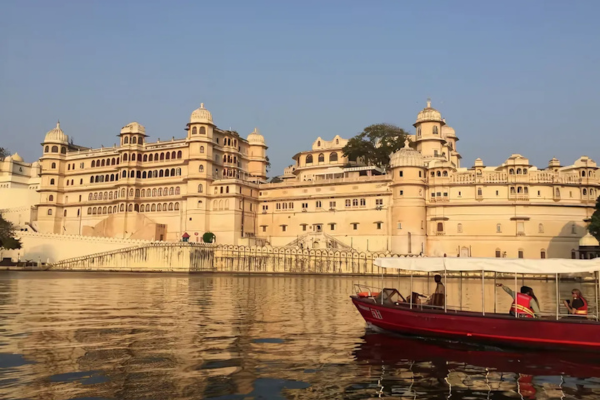 Premium Taxi Service in Udaipur for Lake City Tours by JTS Cab